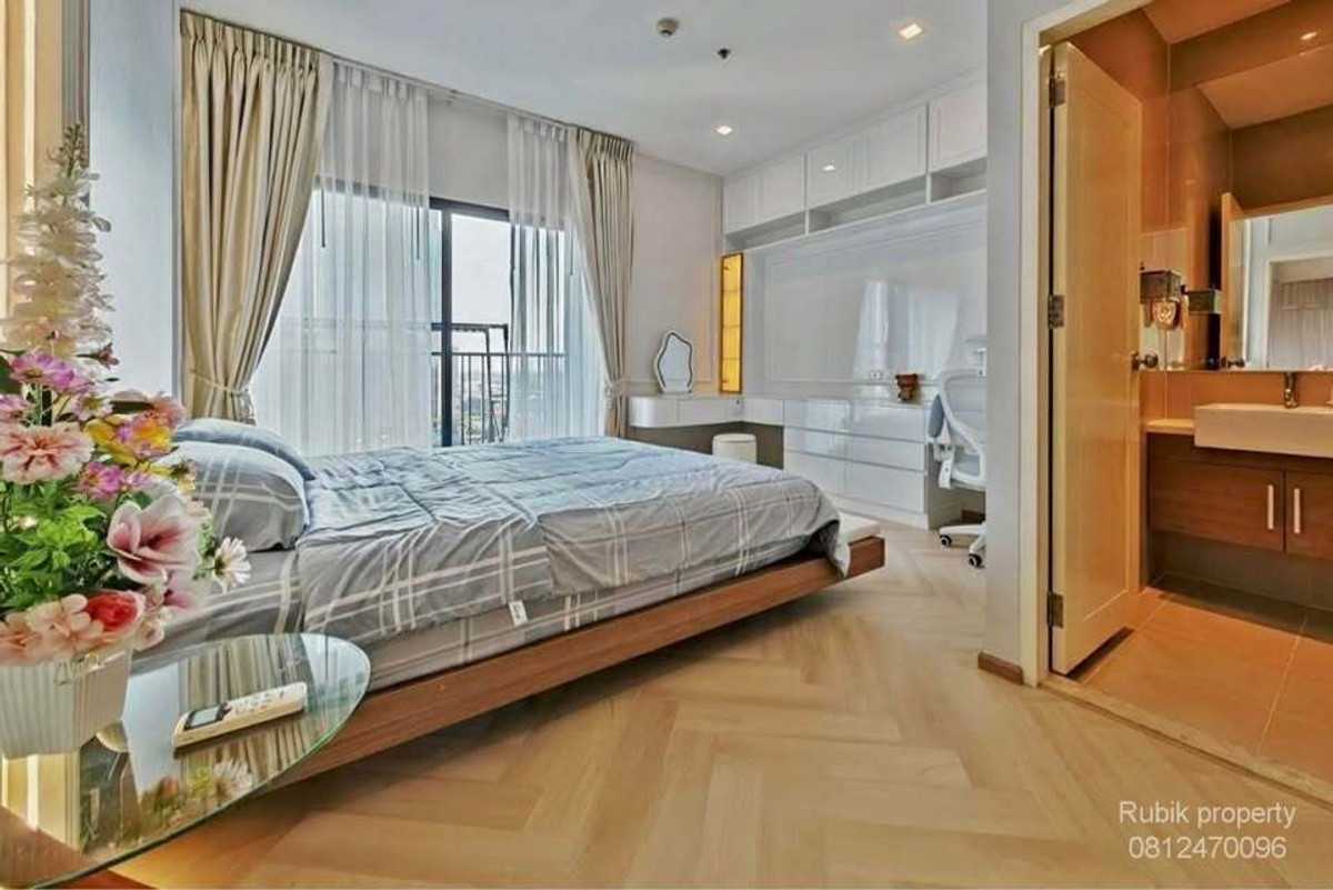 For RentCondoSukhumvit, Asoke, Thonglor : 🏙️ For rent Noble Reveal Ekkamai 📍 Only 200 meters from BTS Ekkamai RB487 ✨ Renovated the entire room, Modern Luxury style, fully built-in, ready to move in.