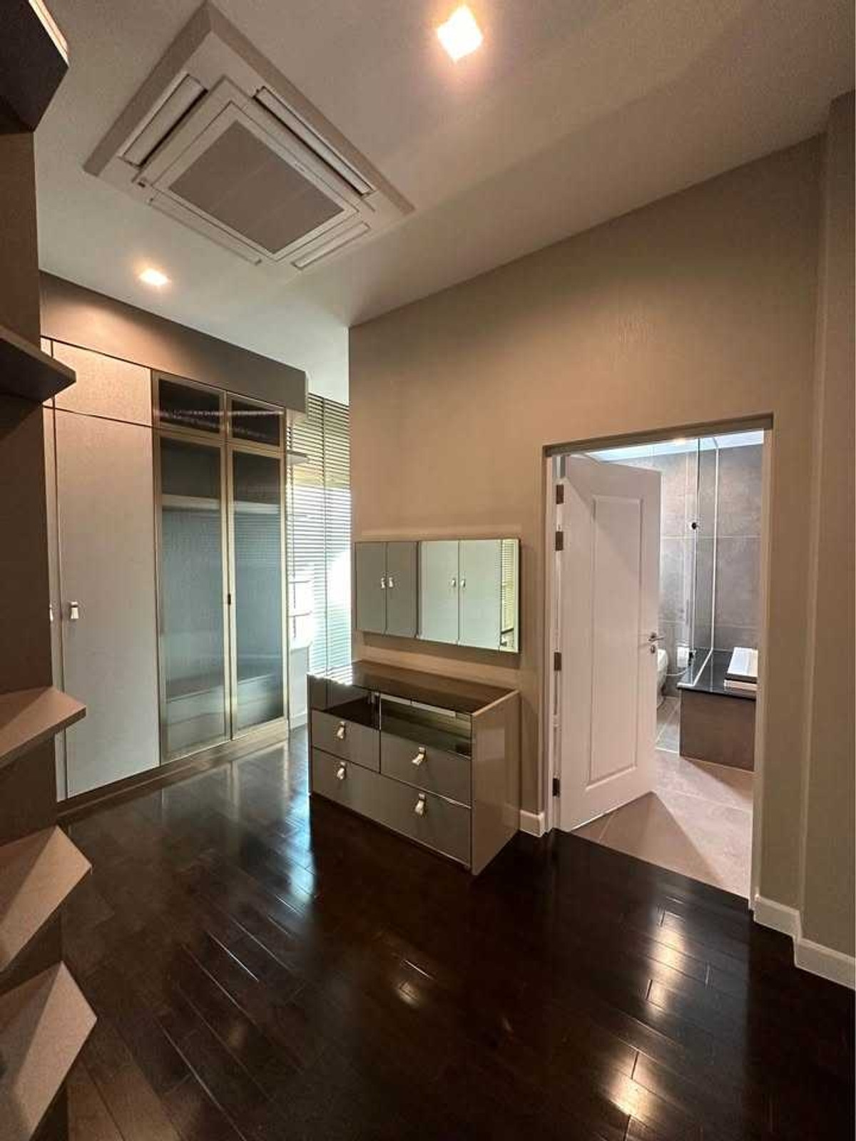 ให้เช่าบ้านลาดกระบัง สุวรรณภูมิ : ให้เช่าบ้าน แกรนด์บางกอก บูเลอวาร์ด - กรุงเทพกรีฑา