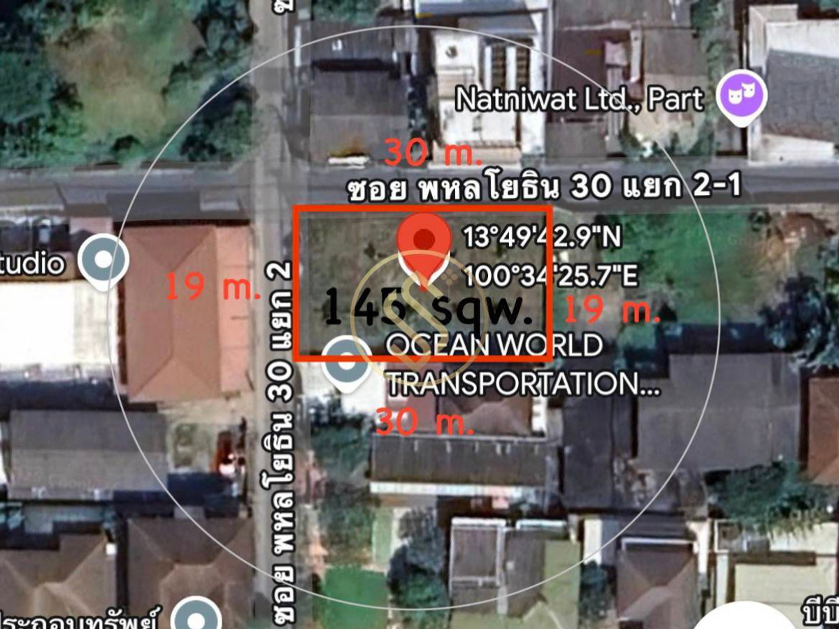 For RentWarehouseKasetsart, Ratchayothin : Land for rent in Soi Phahonyothin 30, 2 separate corner plots, near BTS Ratchayothin, only 400 meters, 145 square wah, 45,000 baht per month.