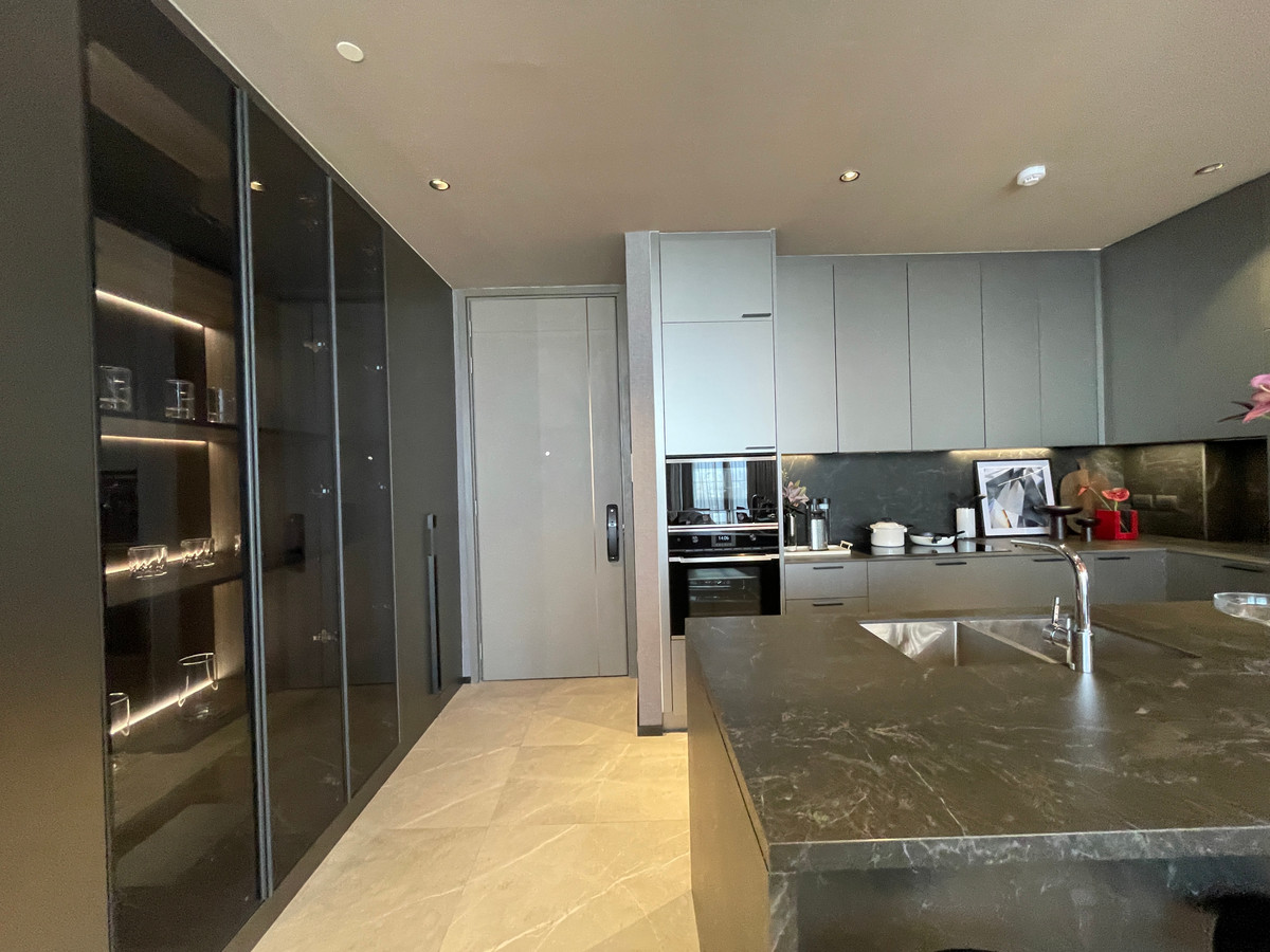 For SaleCondoSukhumvit, Asoke, Thonglor : Condo for sale, best price! Hyde Heritage Thonglor, 36th floor, beautiful view, north, panoramic city view, 3 bedrooms, fully furnished, ready to move in, usable area 136 sq m. Super Luxury Condo, next to Sukhumvit, near BTS Thonglor.