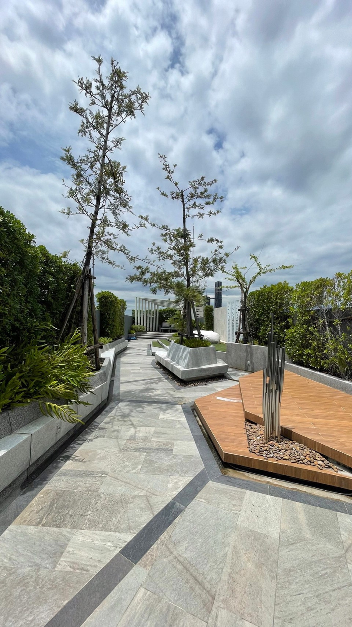 For RentCondoOnnut, Udomsuk : Sign Condo Sukhumvit 50, beautiful corner room, fully furnished, ready to move in. There is a shuttle to BTS.