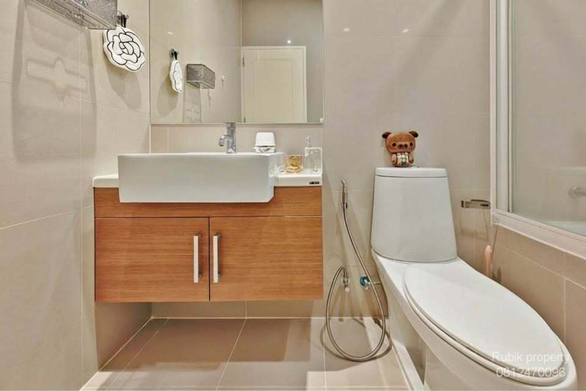 For RentCondoSukhumvit, Asoke, Thonglor : 🏙️ For rent Noble Reveal Ekkamai 📍 Only 200 meters from BTS Ekkamai RB487 ✨ Renovated the entire room, Modern Luxury style, fully built-in, ready to move in.