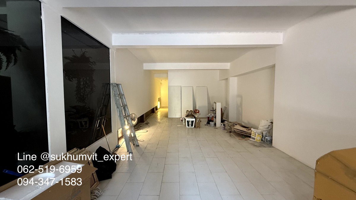 ให้เช่าร้านค้า/ตลาดนัดสุขุมวิท อโศก ทองหล่อ : พร้อมพงษ์  ให้เช่าพื้นที่สำหรับค้าขาย 80 ตารางเมตร ตึกสวย ชั้น G ไม่รับร้านอาหาร 