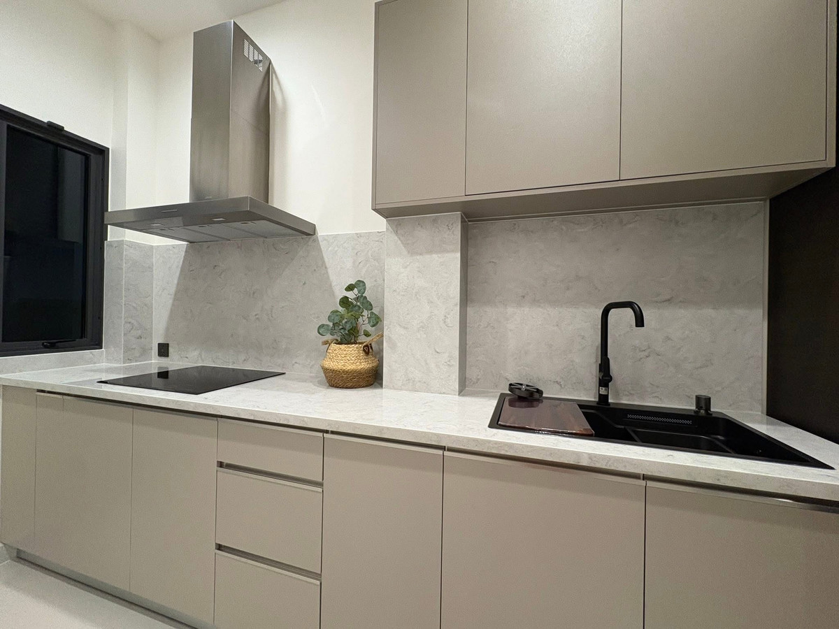 For RentHousePattanakan, Srinakarin : For rent The Gentry Pattanakarn 2, new house, Modern 4 bedrooms on Pattanakarn 32 Road.