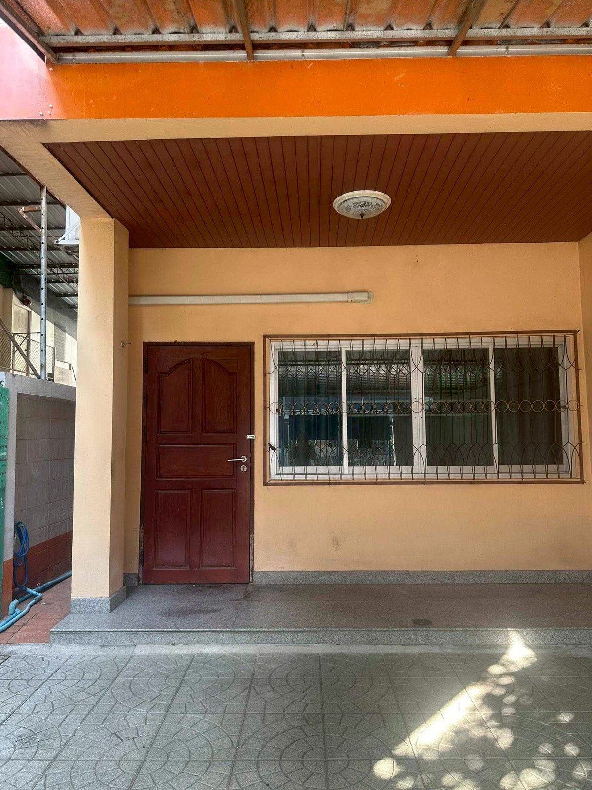 For RentTownhomePathum Thani,Rangsit, Thammasat : ME2500511 Townhouse for rent, ready to move in, Rangsit zone, has special conditions. If interested, talk to us.