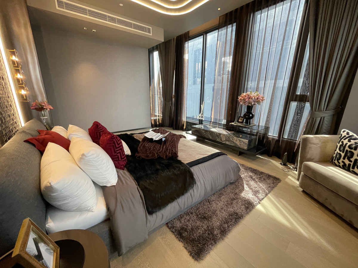 For SaleCondoSukhumvit, Asoke, Thonglor : Condo for sale, best price! Hyde Heritage Thonglor, 36th floor, beautiful view, north, panoramic city view, 3 bedrooms, fully furnished, ready to move in, usable area 136 sq m. Super Luxury Condo, next to Sukhumvit, near BTS Thonglor.