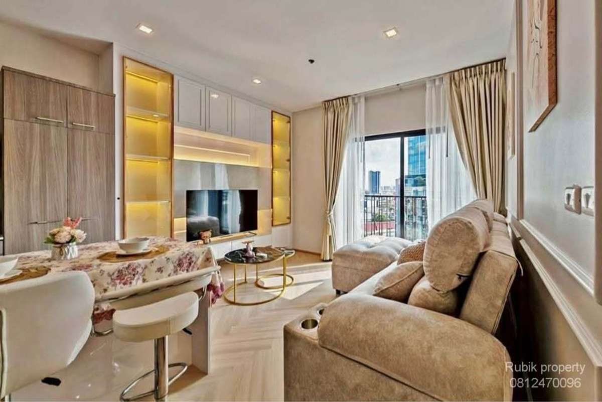 For RentCondoSukhumvit, Asoke, Thonglor : 🏙️ For rent Noble Reveal Ekkamai 📍 Only 200 meters from BTS Ekkamai RB487 ✨ Renovated the entire room, Modern Luxury style, fully built-in, ready to move in.