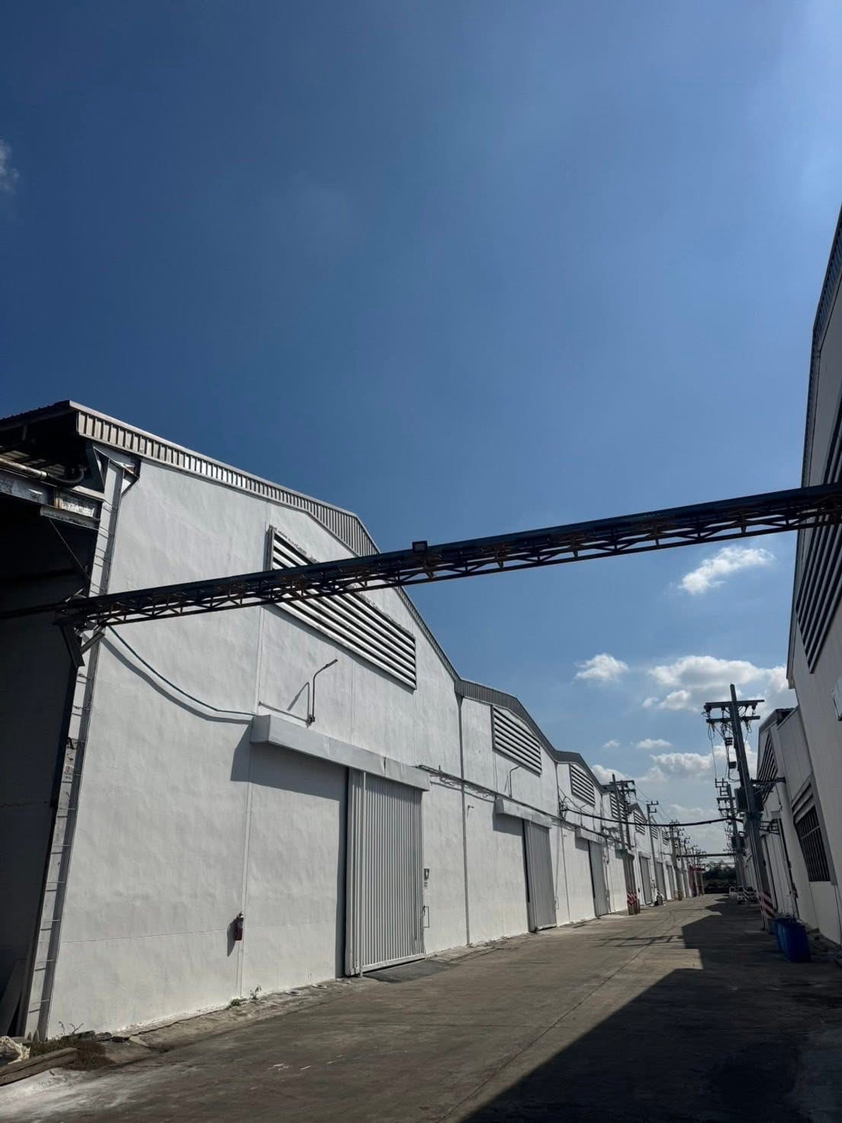 ให้เช่าโรงงานนนทบุรี บางใหญ่ บางบัวทอง : ให้เช่าโรงงาน โกดัง เขตฟรีโซน พื้นที่ใช้สอย 2,480 ตรม. ทำเล คลองข่อย ปากเกร็ด บางบัวทอง พร้อมใบ รง.4  รองรับน้ำหนัก 3,500 กก. / ตารางเมตร 