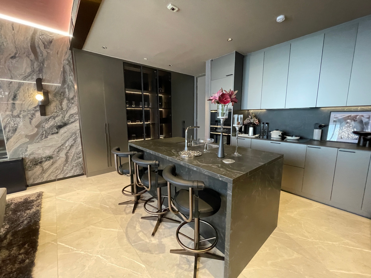 For SaleCondoSukhumvit, Asoke, Thonglor : Condo for sale, best price! Hyde Heritage Thonglor, 36th floor, beautiful view, north, panoramic city view, 3 bedrooms, fully furnished, ready to move in, usable area 136 sq m. Super Luxury Condo, next to Sukhumvit, near BTS Thonglor.