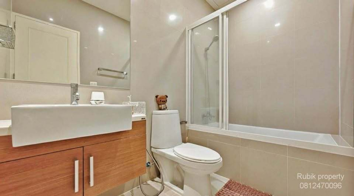 For RentCondoSukhumvit, Asoke, Thonglor : 🏙️ For rent Noble Reveal Ekkamai 📍 Only 200 meters from BTS Ekkamai RB487 ✨ Renovated the entire room, Modern Luxury style, fully built-in, ready to move in.