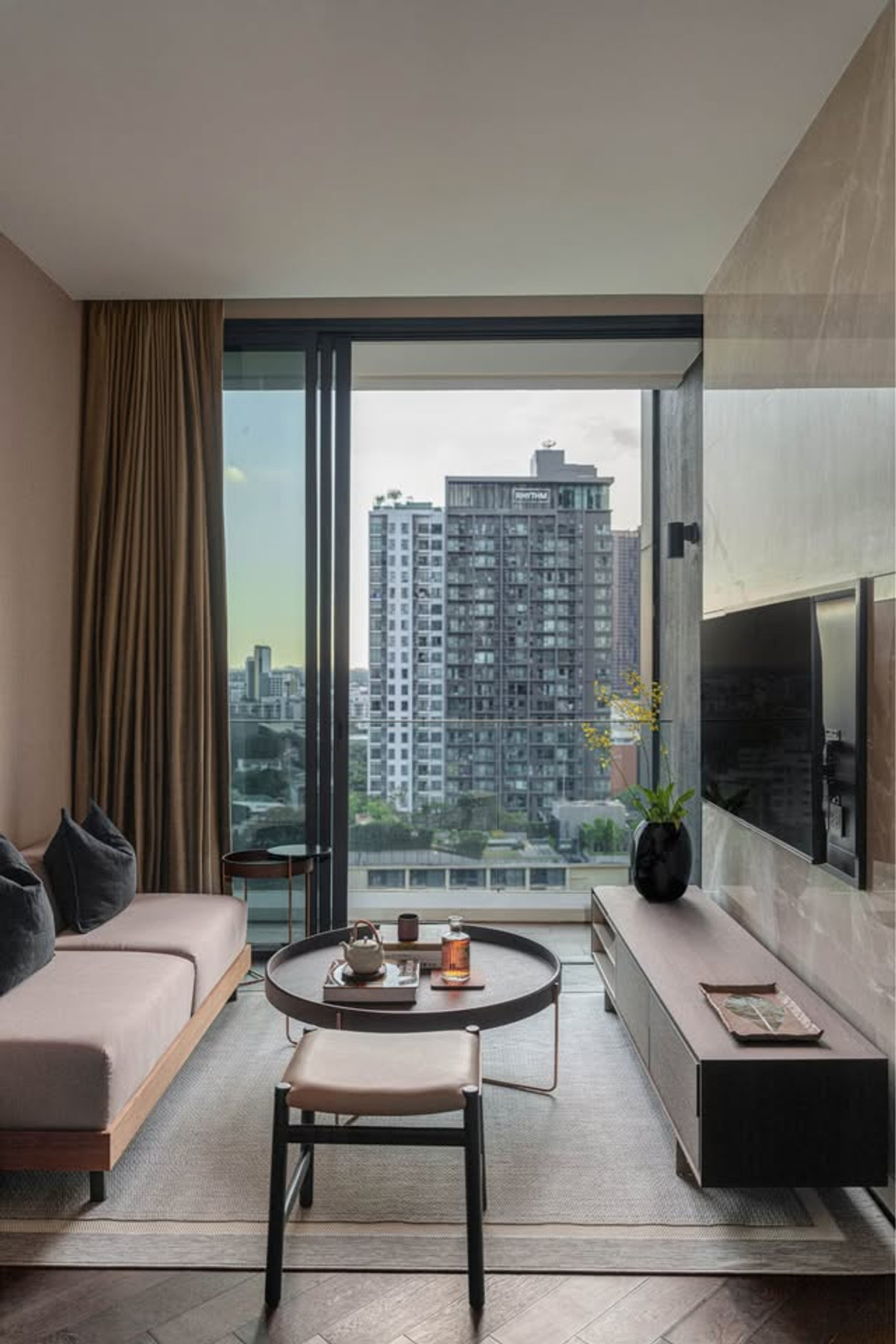 For RentCondoSukhumvit, Asoke, Thonglor : 2 bedrooms, beautiful view at The ESSE Sukhumvit 36, Contact 062-496-6454