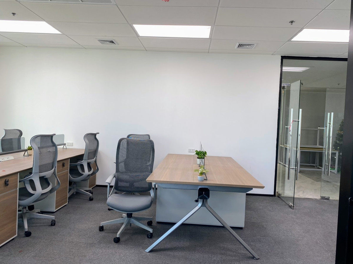 For RentOfficeRama9, Petchburi, RCA : Service Office 72sqm For RENT Fully Furnished Ready to Move Near MRT Phraram 9 Central Rama 9 Pra Ram 9 Hospital