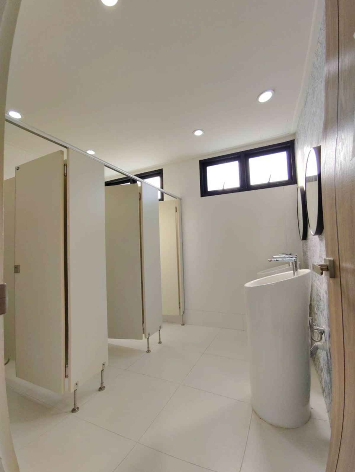 For RentShop HouseChokchai 4, Ladprao 71, Ladprao 48, : New 4-story commercial building for rent, next to Chokchai 4 Road (rent only floors 1–2)