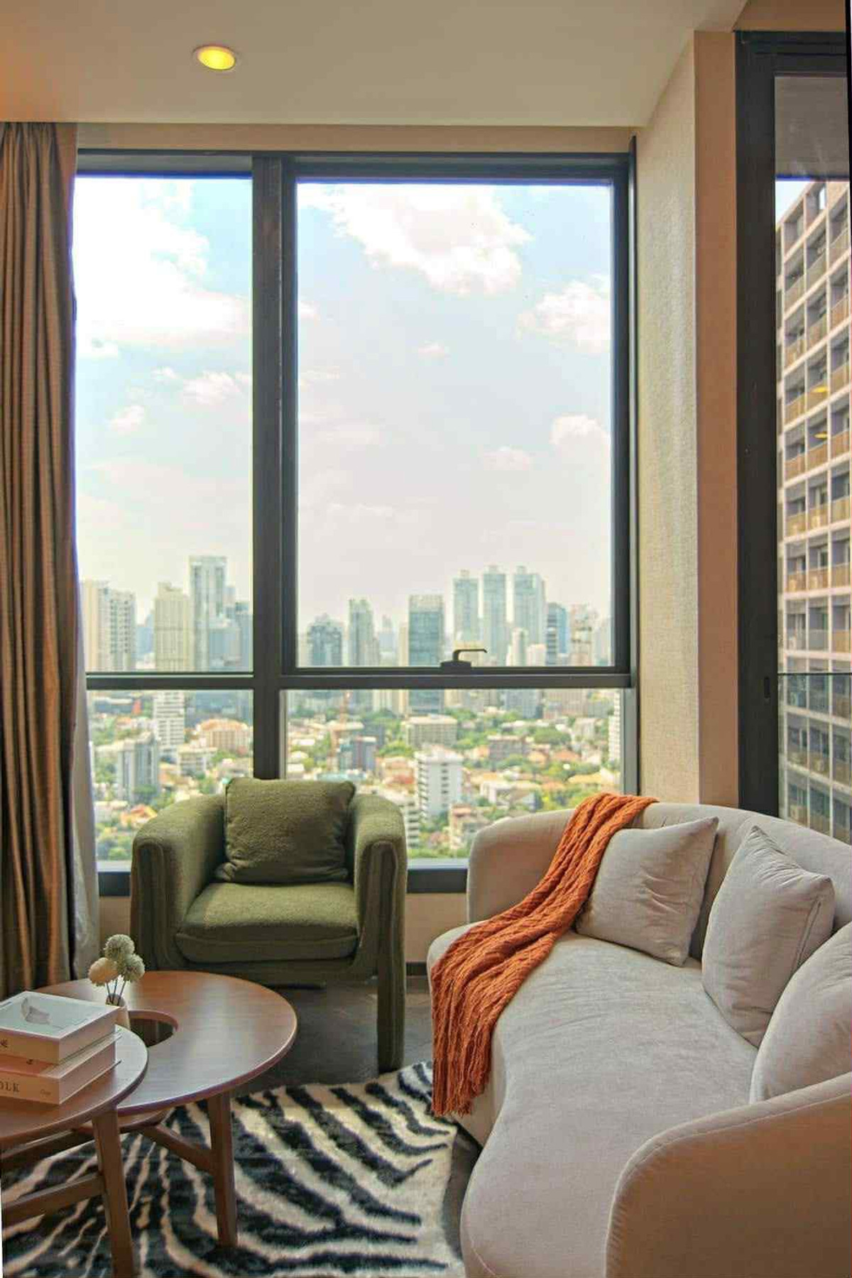 CondoSukhumvit, Asoke, Thonglor : Condo The ESSE Sukhumvit 36, convenient travel, near BTS, there is a shuttle, beautiful room, fully furnished, ready to move in!