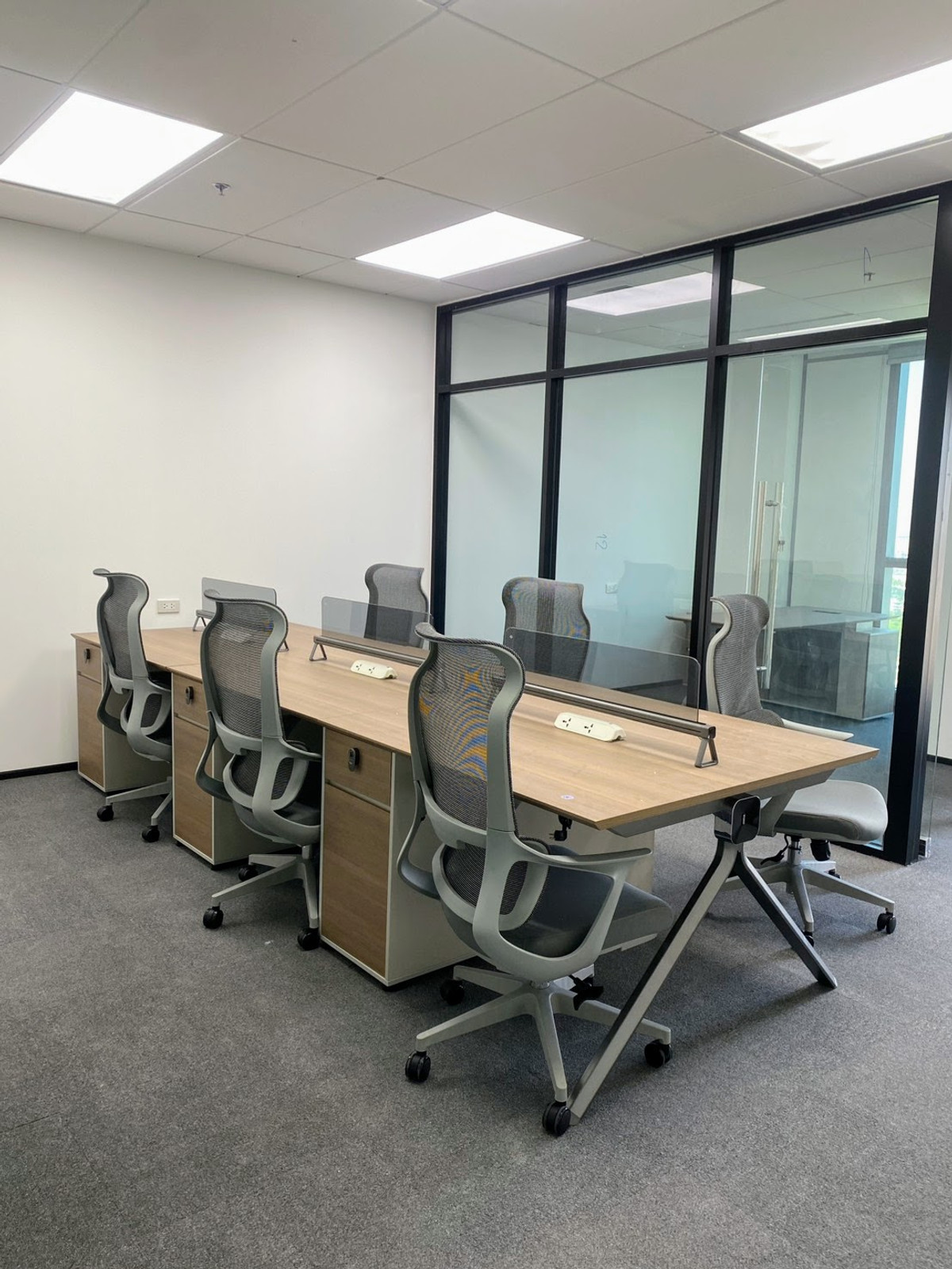 For RentOfficeRama9, Petchburi, RCA : WoKii @V One Tower 45sqm Service Office For RENT Fully Furnished Ready to Move Near MRT Phraram 9 Central Rama 9 Pra Ram 9 Hospital