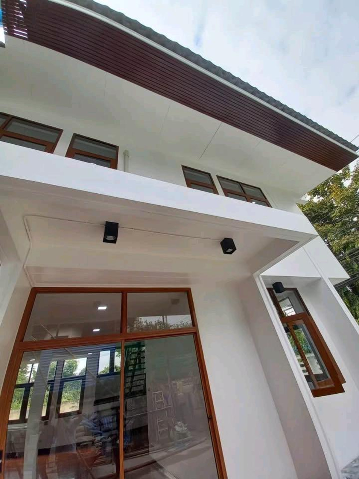 ให้เช่าบ้านลาดพร้าว เซ็นทรัลลาดพร้าว : ให้เช่าบ้านเดี่ยว2ชั้น  6 ห้องนอน 7 ห้องน้ำ แอร์ 8 ตัว แบ่งโซนอยู่อาศัยและทำงาน ทำเลจตุจักร ใกล้เซนทรัลลาดพร้าว