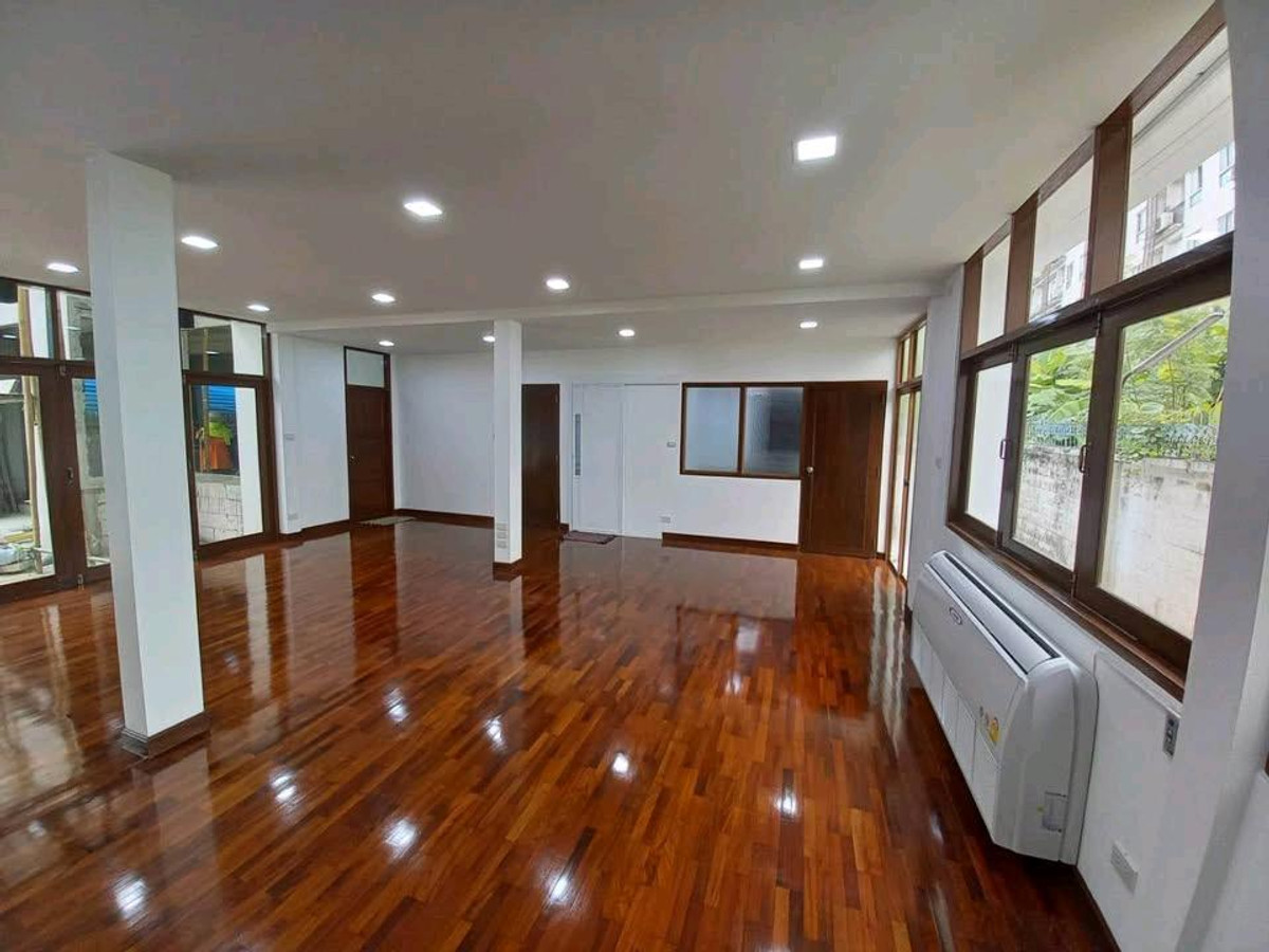 ให้เช่าบ้านลาดพร้าว เซ็นทรัลลาดพร้าว : ให้เช่าบ้านเดี่ยว2ชั้น  6 ห้องนอน 7 ห้องน้ำ แอร์ 8 ตัว แบ่งโซนอยู่อาศัยและทำงาน ทำเลจตุจักร ใกล้เซนทรัลลาดพร้าว