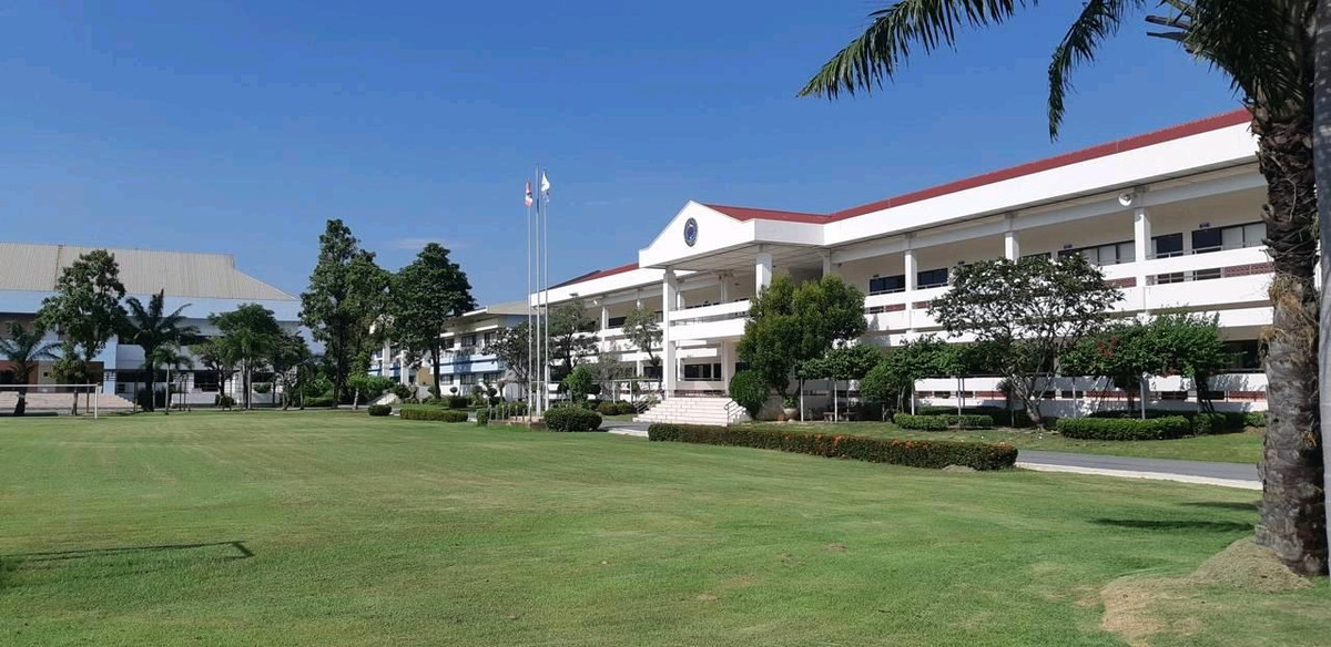 ขายที่ดินมีนบุรี-ร่มเกล้า : ขายที่ดิน แถมสิ่งปลูกสร้างย่านหนองจอก ซอยมิตรไมตรี 26 เคยเป็น รร.นานาชาติ