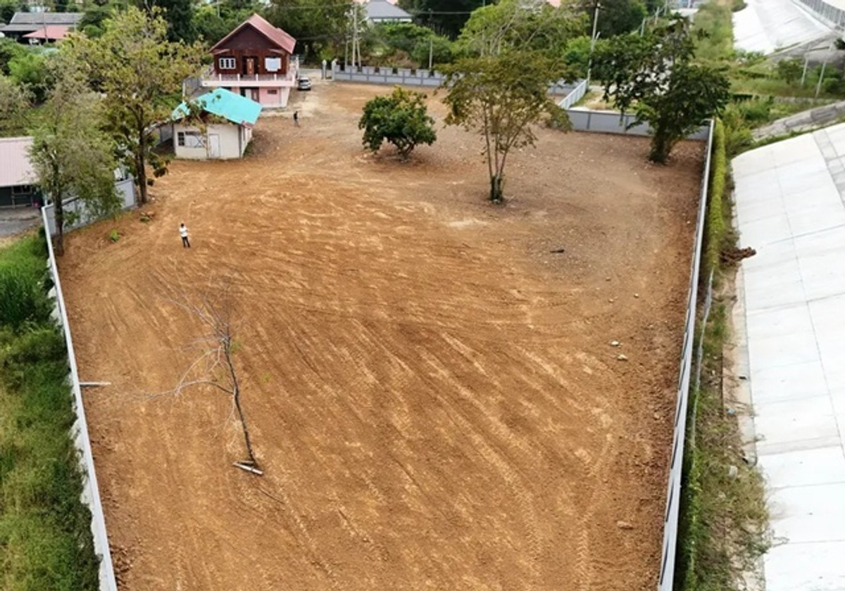 For RentLandSuphan Buri : Filled Land for rent Ayutthaya borders Saraburi. 900 sq.wa. approx. 3600 sq.m adjacent to Motorway