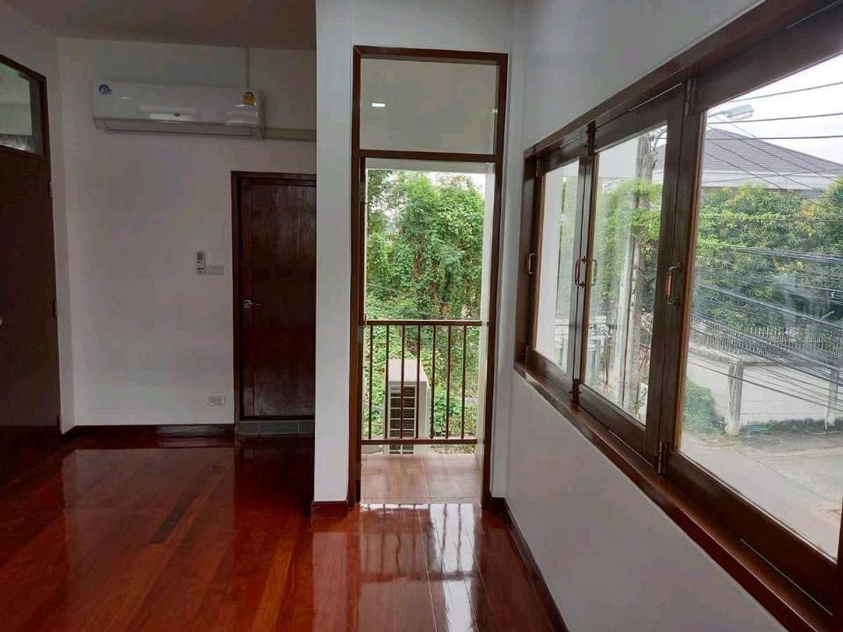 ให้เช่าบ้านลาดพร้าว เซ็นทรัลลาดพร้าว : ให้เช่าบ้านเดี่ยว2ชั้น  6 ห้องนอน 7 ห้องน้ำ แอร์ 8 ตัว แบ่งโซนอยู่อาศัยและทำงาน ทำเลจตุจักร ใกล้เซนทรัลลาดพร้าว