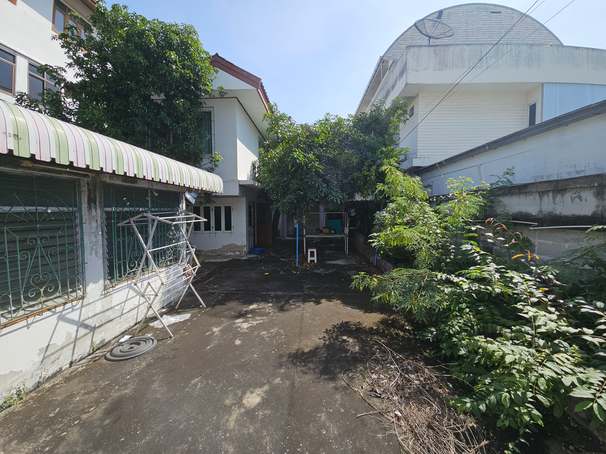 ขายที่ดินลาดพร้าว101 แฮปปี้แลนด์ : ขายด่วน ที่ดินทำเลทองพร้อมสิ่งปลูกสร้าง (89 ตร.ว.) ซอยลาดพร้าว 93 เพียง 1 กม. ถึงรถไฟฟ้า มหาดไทย