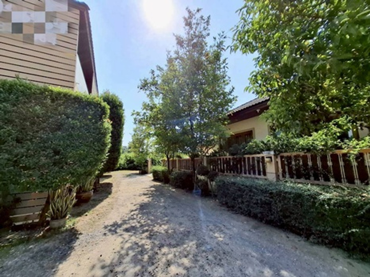 For SaleCha-am Phetchaburi : Land for sale with buildings, apartment + detached house, total area 1 rai 39 square wah, Ban Lat District, Phetchaburi Province, price 19,000,000 baht.