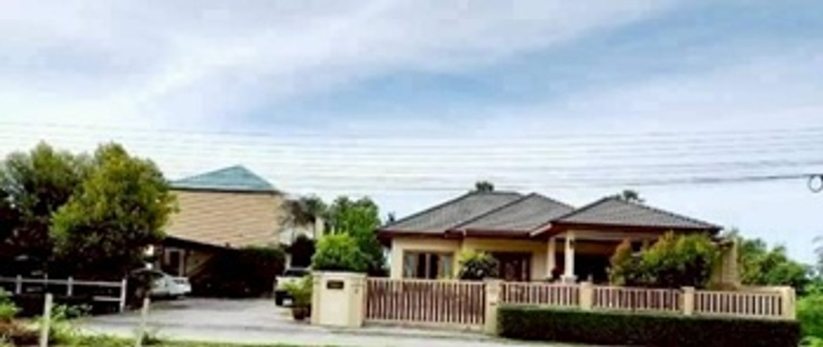 For SaleCha-am Phetchaburi : Land for sale with buildings, apartment + detached house, total area 1 rai 39 square wah, Ban Lat District, Phetchaburi Province, price 19,000,000 baht.