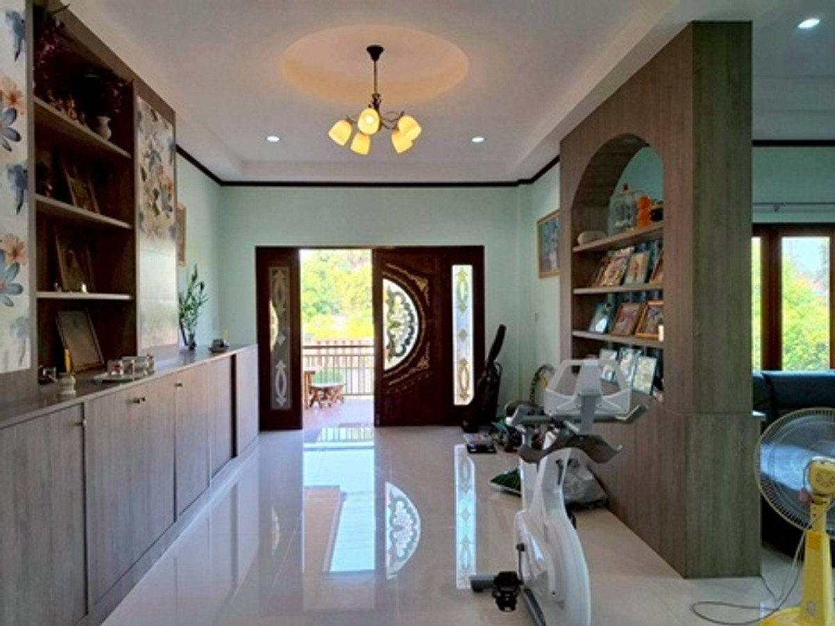 For SaleCha-am Phetchaburi : Land for sale with buildings, apartment + detached house, total area 1 rai 39 square wah, Ban Lat District, Phetchaburi Province, price 19,000,000 baht.