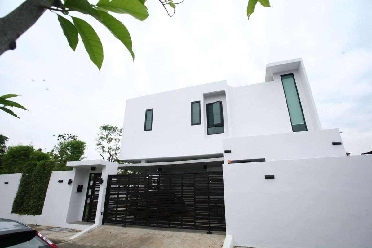 ให้เช่ากิจการโรงแรม & กิจการอพาร์ตเมนต์ลาดพร้าว เซ็นทรัลลาดพร้าว : Single House Soi Senaniwet 113, Phaholyothin , Ladprao FOR RENT Best Deal !!