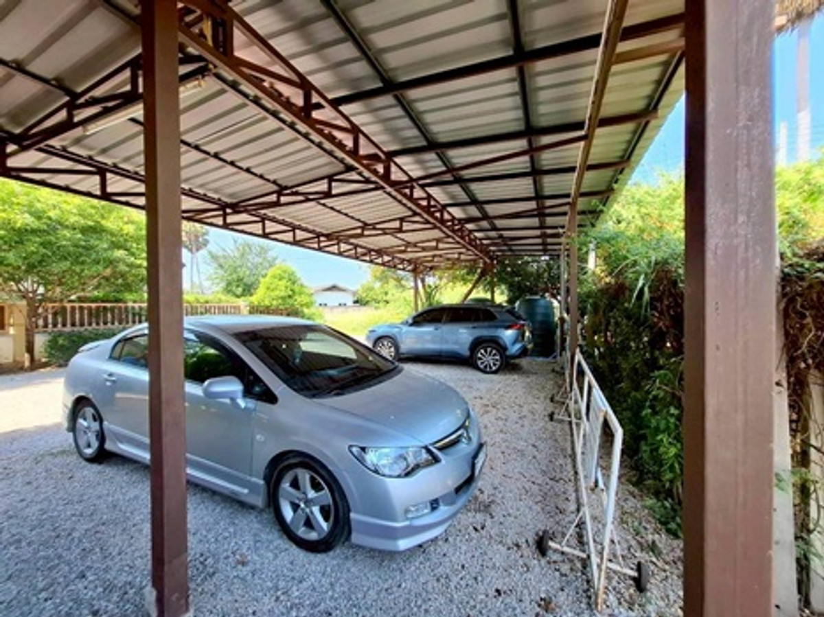 For SaleCha-am Phetchaburi : Land for sale with buildings, apartment + detached house, total area 1 rai 39 square wah, Ban Lat District, Phetchaburi Province, price 19,000,000 baht.