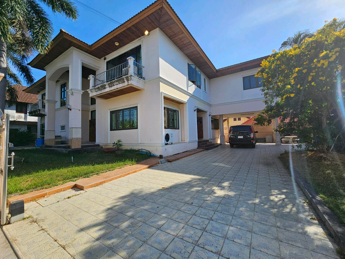 For RentHouseSamut Prakan,Samrong : Large Single House for Rent 200 sqw. near International Schools Srinakarin