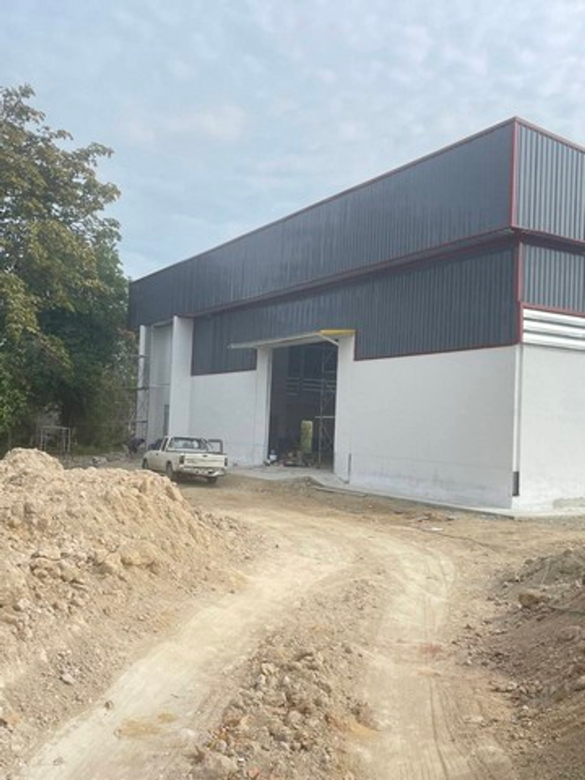 For RentWarehouseSamut Prakan,Samrong : Code C7008, newly built warehouse for rent with office, size 500 square meters, Soi Bang Pla, Bang Phli Yai, Samut Prakan.