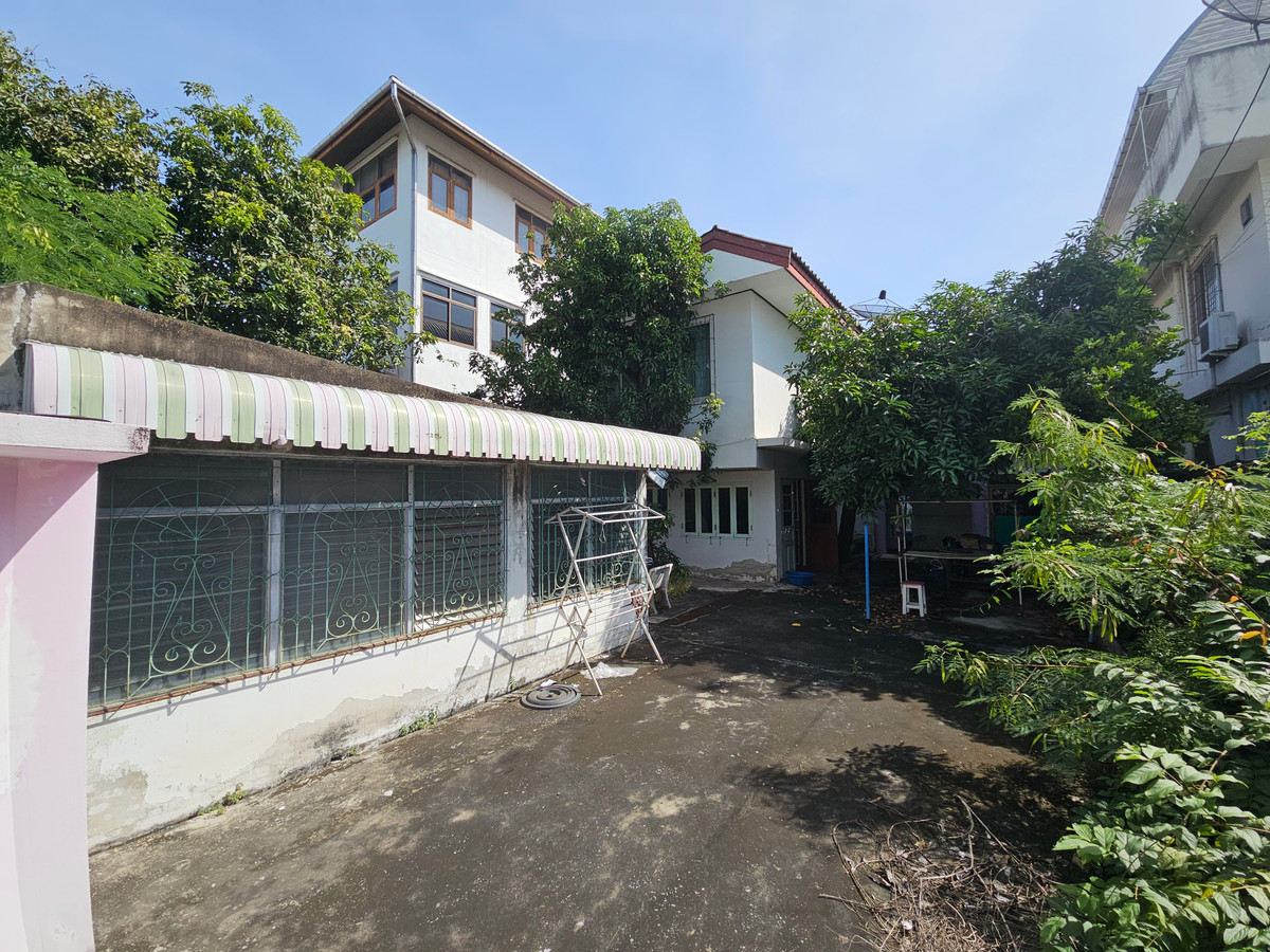 ขายที่ดินลาดพร้าว101 แฮปปี้แลนด์ : ขายด่วน ที่ดินทำเลทองพร้อมสิ่งปลูกสร้าง (89 ตร.ว.) ซอยลาดพร้าว 93 เพียง 1 กม. ถึงรถไฟฟ้า มหาดไทย