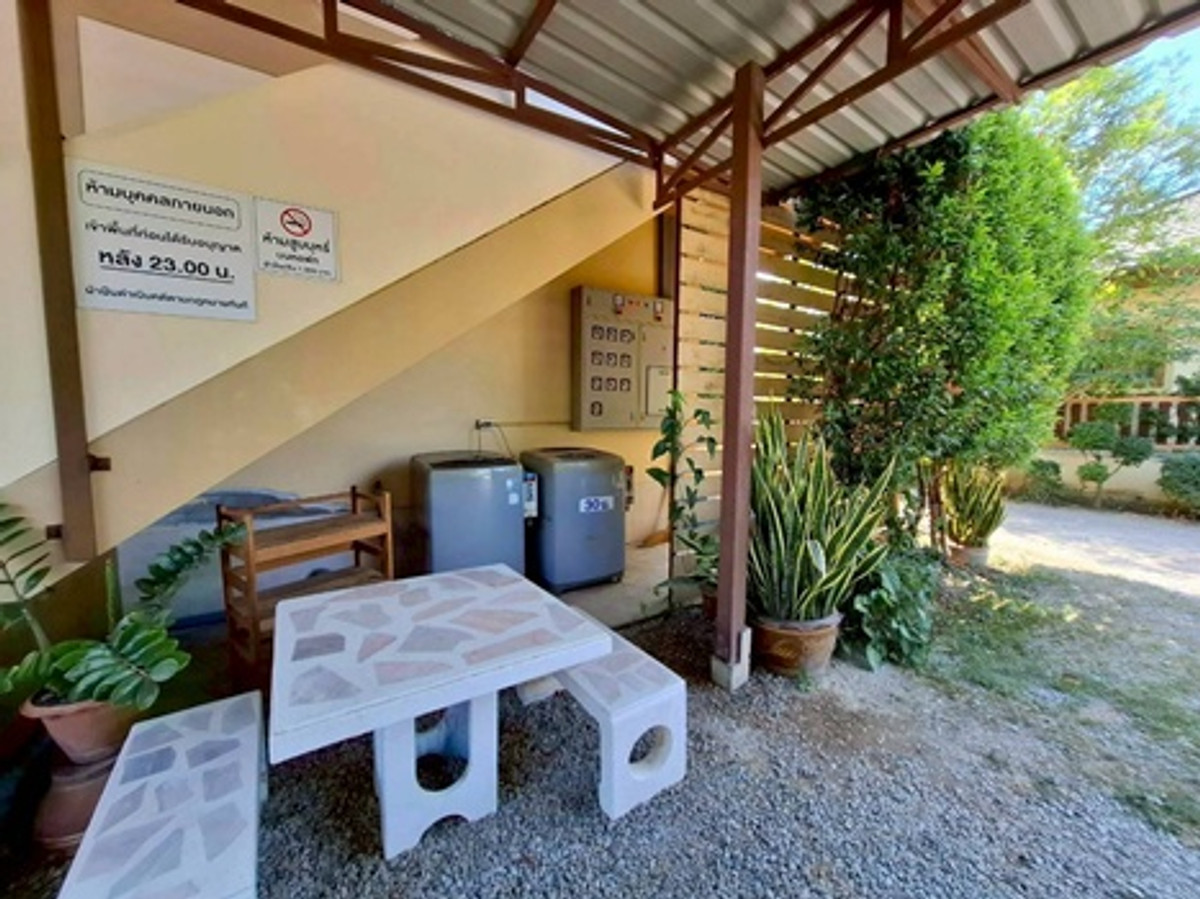 For SaleCha-am Phetchaburi : Land for sale with buildings, apartment + detached house, total area 1 rai 39 square wah, Ban Lat District, Phetchaburi Province, price 19,000,000 baht.