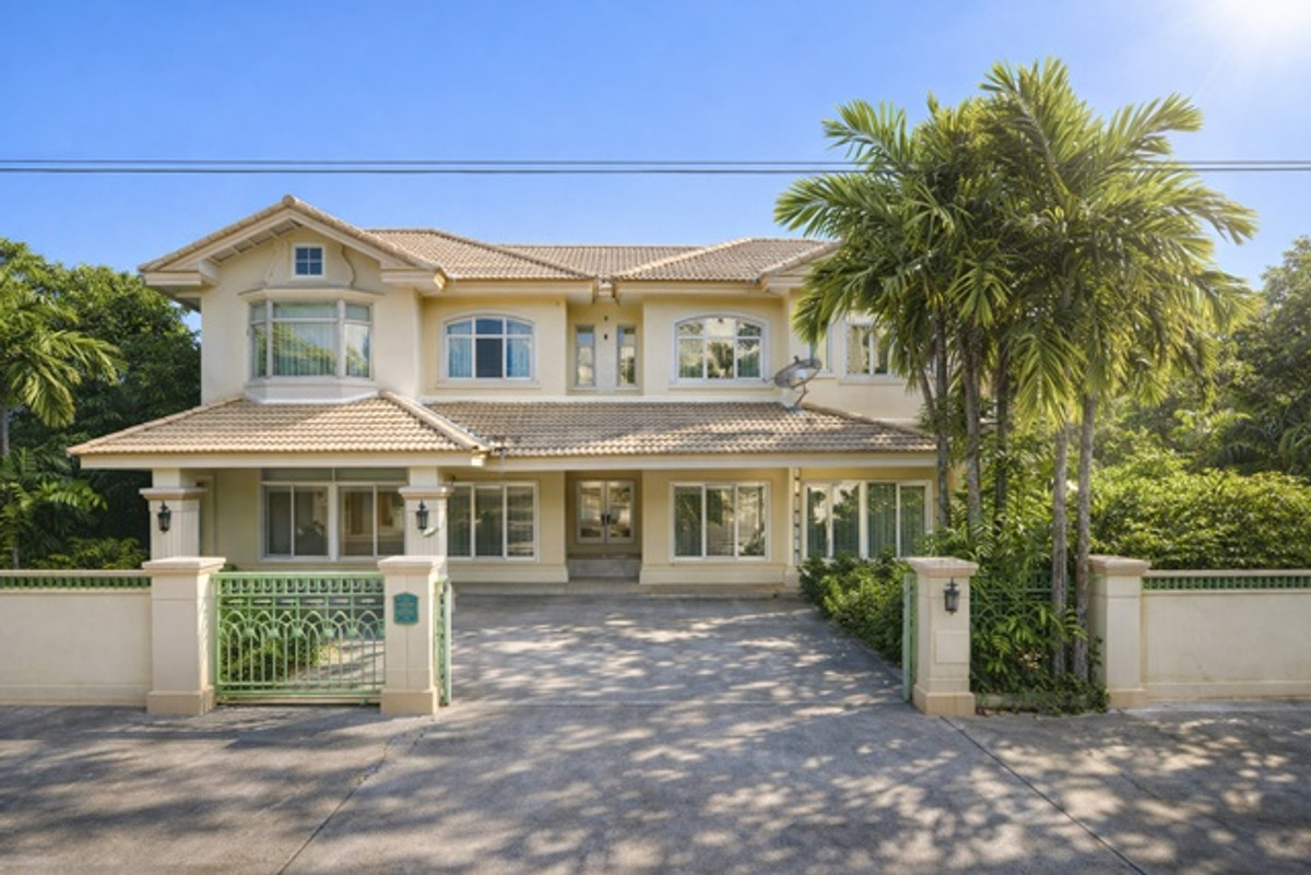 For RentHousePathum Thani,Rangsit, Thammasat : 4bed 5bath Future Park Rangsit. 3km 2-story house for rent in Passorn Village. 25% discount.