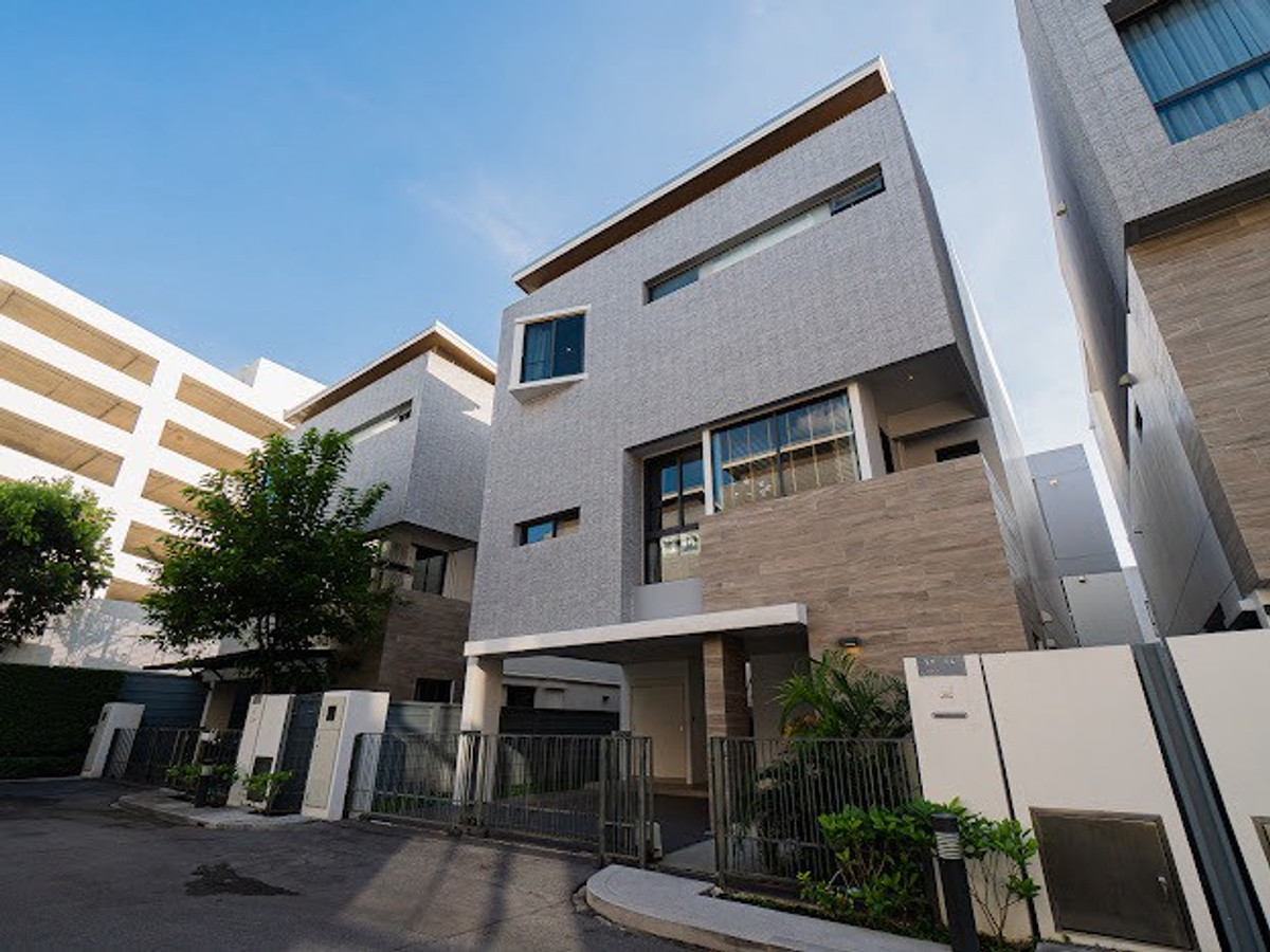 For RentHouseRama9, Petchburi, RCA : Parc Priva