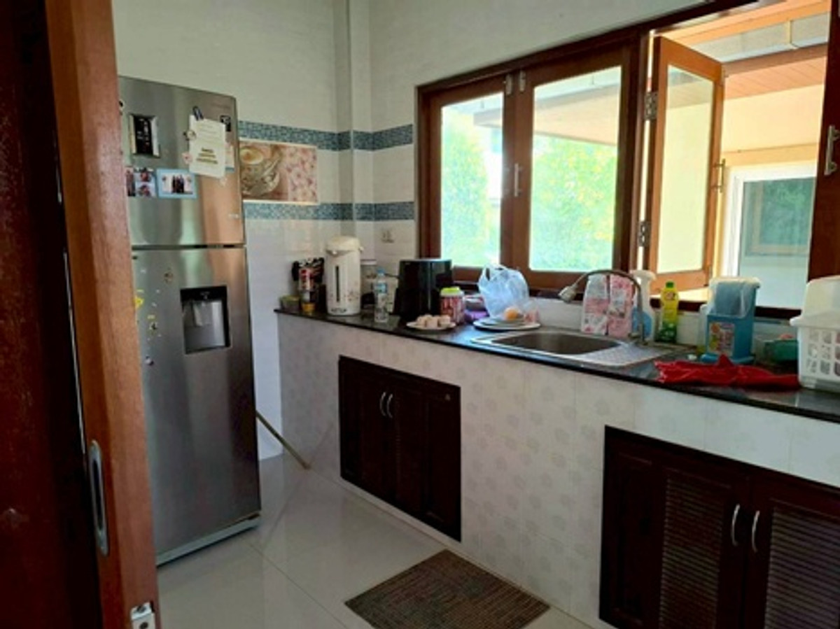 For SaleCha-am Phetchaburi : Land for sale with buildings, apartment + detached house, total area 1 rai 39 square wah, Ban Lat District, Phetchaburi Province, price 19,000,000 baht.