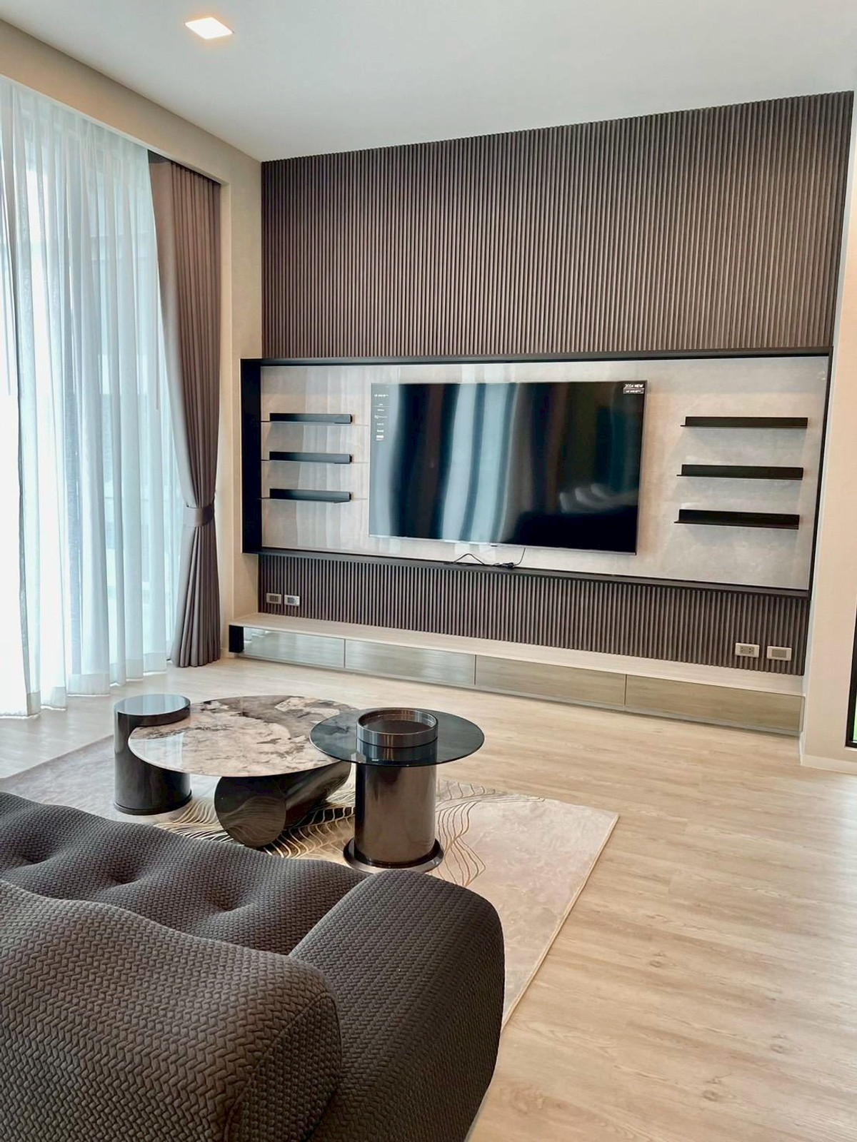 For RentHousePattanakan, Srinakarin : For rent Vive2 Krungthep Kreetha (behind Wellington School)