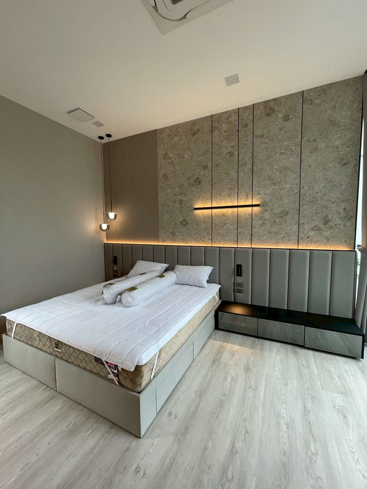 For RentHousePattanakan, Srinakarin : For rent Vive2 Krungthep Kreetha (behind Wellington School)