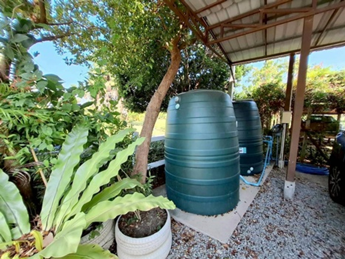 For SaleCha-am Phetchaburi : Land for sale with buildings, apartment + detached house, total area 1 rai 39 square wah, Ban Lat District, Phetchaburi Province, price 19,000,000 baht.