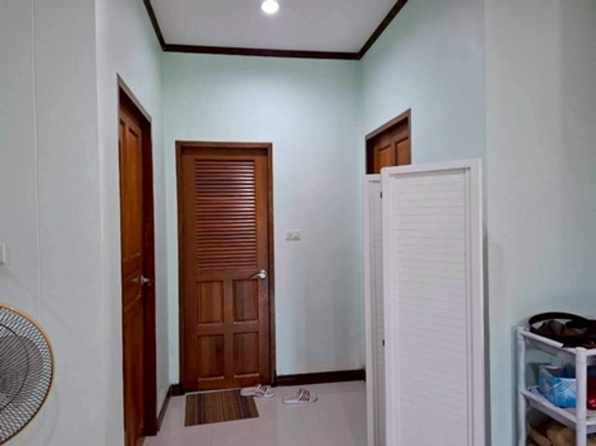 For SaleCha-am Phetchaburi : Land for sale with buildings, apartment + detached house, total area 1 rai 39 square wah, Ban Lat District, Phetchaburi Province, price 19,000,000 baht.