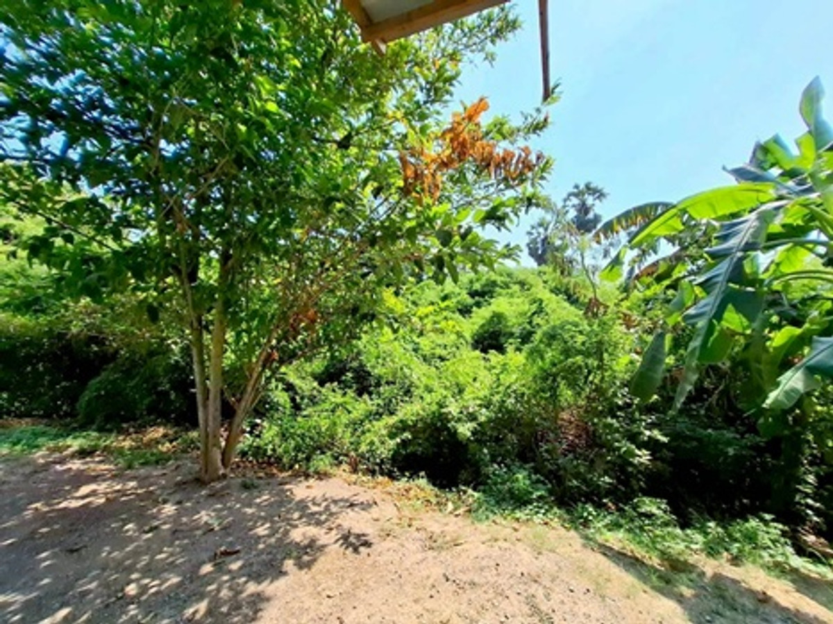 For SaleCha-am Phetchaburi : Land for sale with buildings, apartment + detached house, total area 1 rai 39 square wah, Ban Lat District, Phetchaburi Province, price 19,000,000 baht.