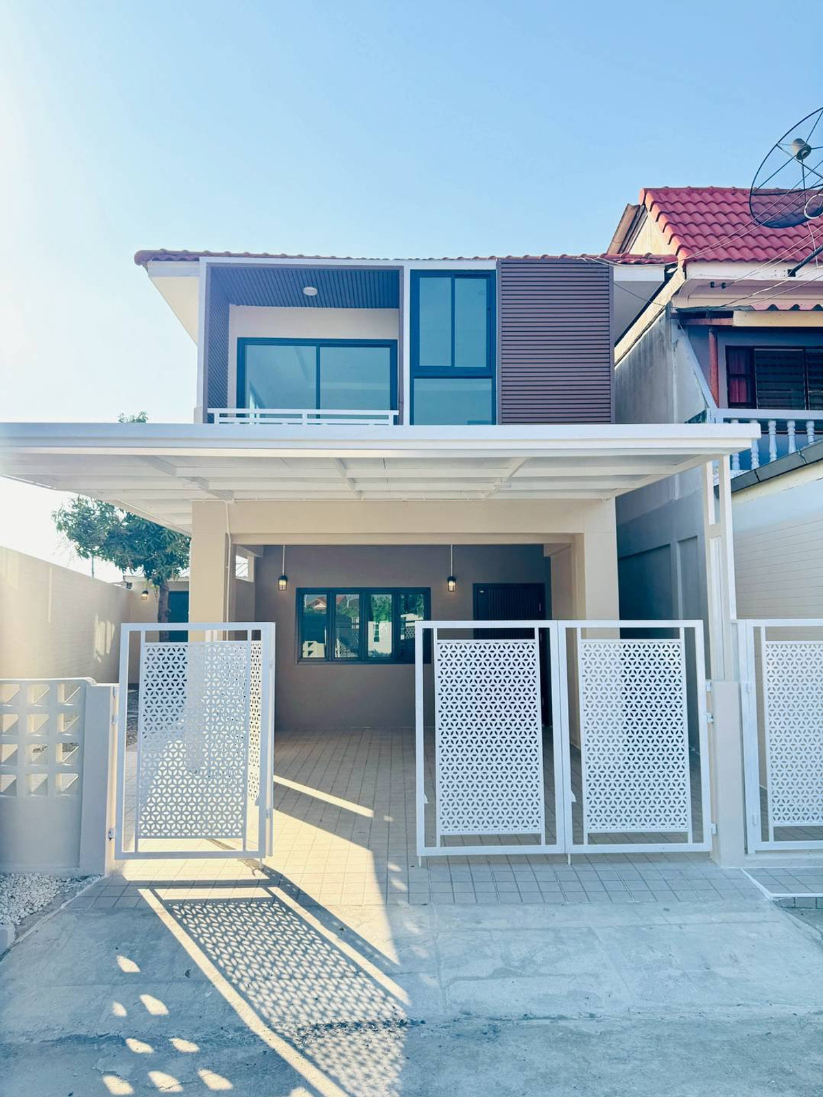 ขายทาวน์โฮมนนทบุรี บางใหญ่ บางบัวทอง : พระปิ่น 3 ทาวน์เฮ้าส์ 2 ชั้น ตกแต่งใหม่พร้อมอยู่  4 นอน 2 น้ำ