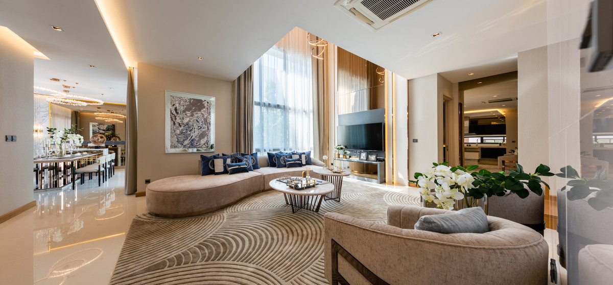 For SaleHouseRama9, Petchburi, RCA : Luxury house for sale, Parc Priva – large house, 4 bedrooms, price below market.