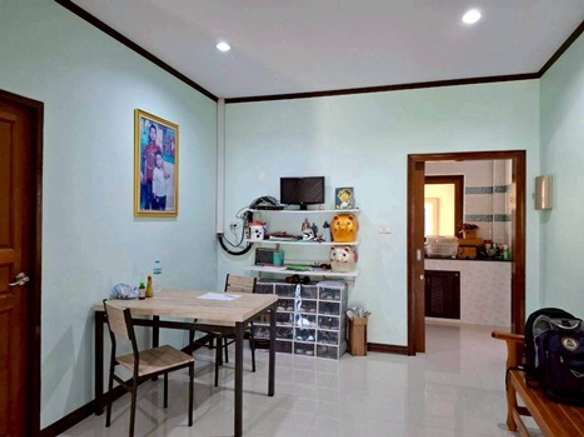 For SaleCha-am Phetchaburi : Land for sale with buildings, apartment + detached house, total area 1 rai 39 square wah, Ban Lat District, Phetchaburi Province, price 19,000,000 baht.