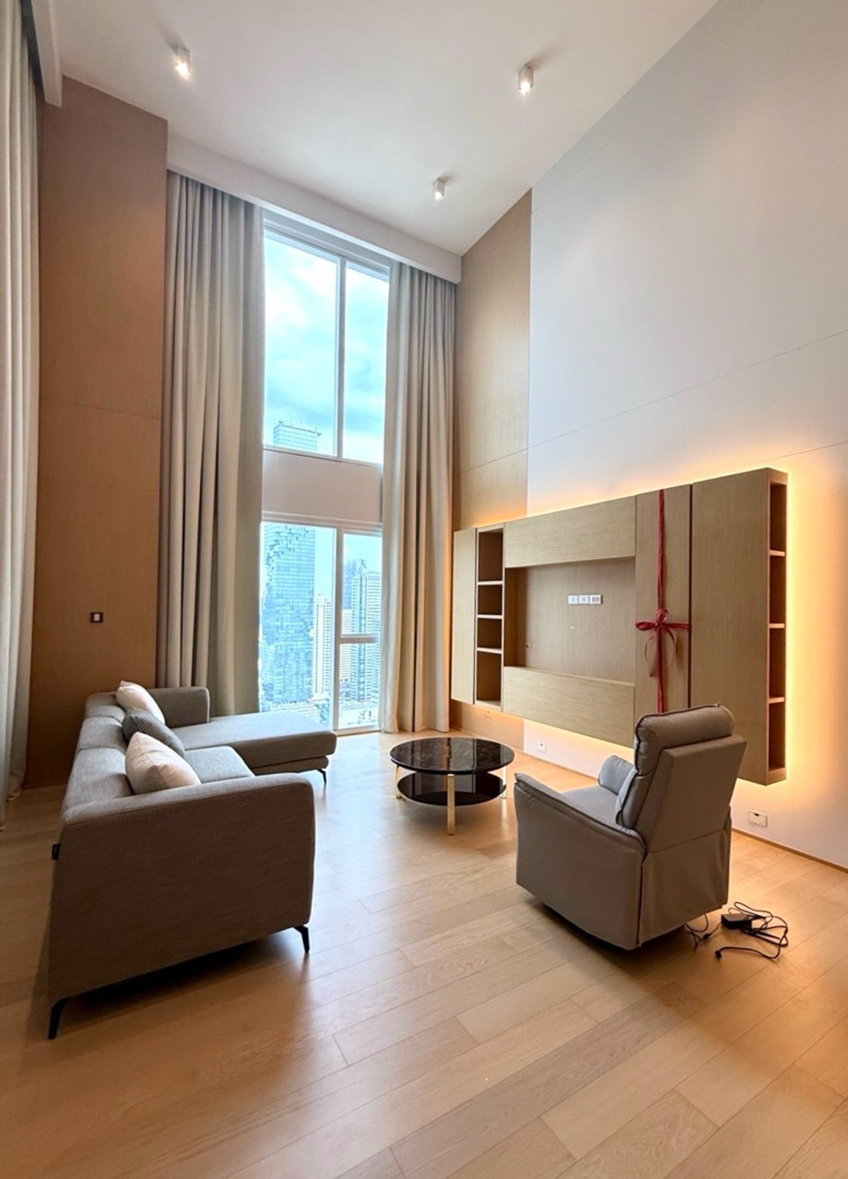 For RentCondoSilom, Saladaeng, Bangrak : 🔹The Loft Silom (Duplex)🔹• 2 Bedrooms • 2 Bathrooms • 122.48 sq.m.  
• Floor 30+