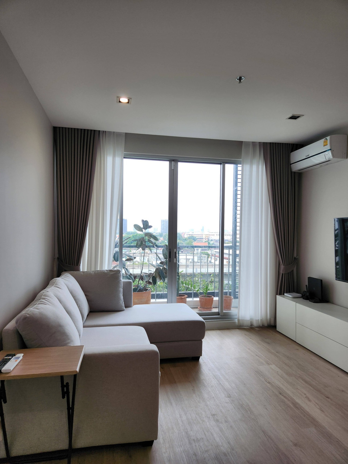 ให้เช่าคอนโดท่าพระ ตลาดพลู วุฒากาศ : ⭐️ The Room Sathorn - Taksin ⭐️  2 ห้องนอน 2 ห้องน้ำ  68 ตร.ม. รีโนเวทใหม่ทั้งห้อง  เครื่องใช้ไฟฟ้าอย่างดี