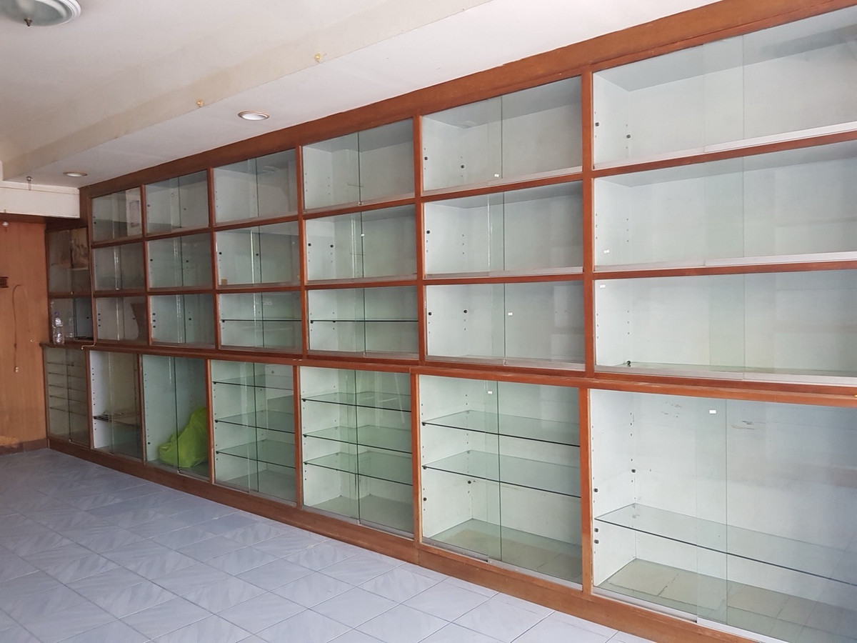 ขายอาคารพาณิชย์นนทบุรี บางใหญ่ บางบัวทอง : 🔥 ขายด่วน อาคารพาณิชย์ บัวทองธานี 🔥
3.5 ชั้น + ชั้นลอย + ดาดฟ้า | 15 ตร.วา
💥 ลดเหลือ 1.69 ล้านบาท (จาก 1.9 ล้าน)
	•	2 ห้องน้ำ
	•ชั้น 1และ	ชั้น3 มีประตูกระจก 
ชั้น 2 ห้องเก็บของ