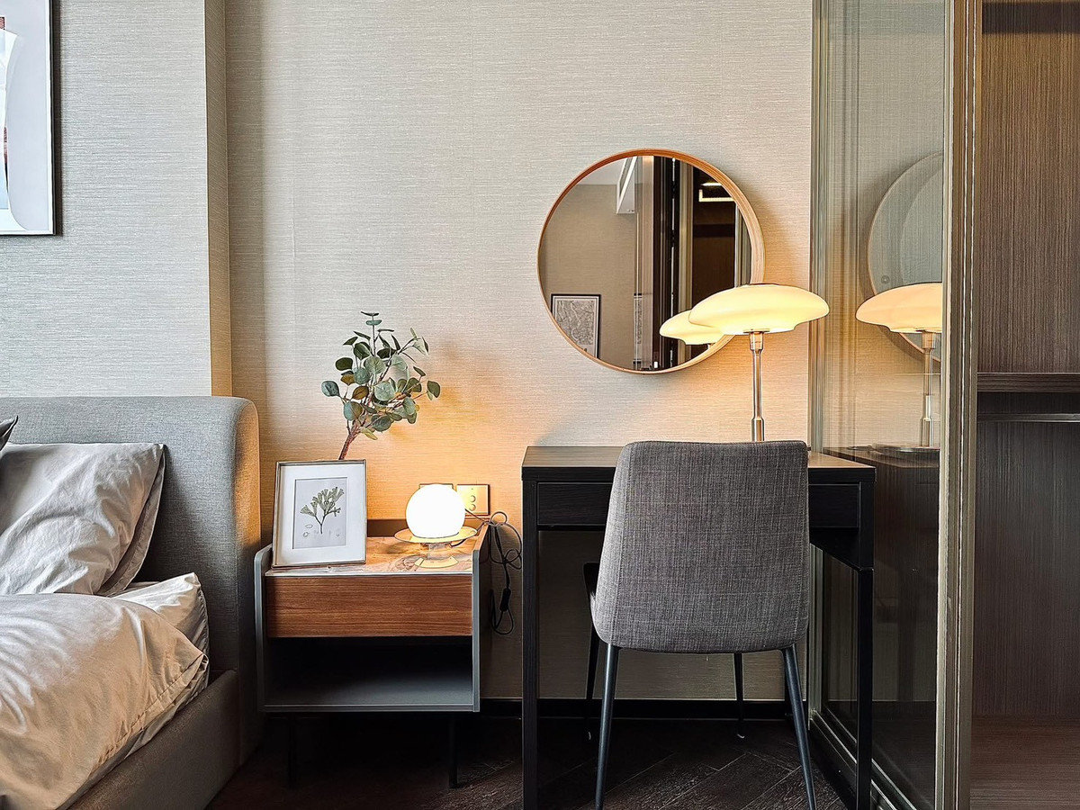 For RentCondoSukhumvit, Asoke, Thonglor : Condo The Esse Sukhumvit 36, convenient travel, near BTS, there is a shuttle, beautiful room, fully furnished, ready to move in!!