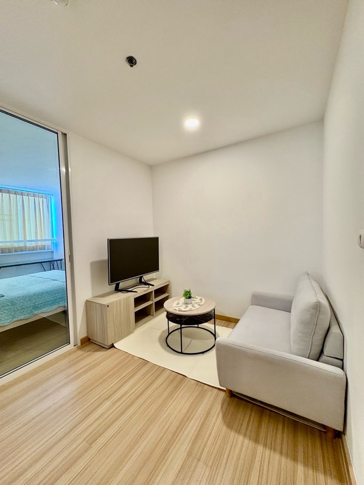 ขายคอนโดพระราม 8 สามเสน ราชวัตร : 🌉 ขายด่วน! คอนโดวิวโค้งน้ำเจ้าพระยา สะพานพระราม 8 🌉
Chateau In Town Rama 8
💥 ราคาเพียง 2.25 ล้านบาท (รวมค่าโอน) 💥

ตื่นเช้ามาพร้อมวิวแม่น้ำเจ้าพระยา
เย็น ๆ นั่งมองแสงไฟสะพานพระราม 8 จากห้องคุณ
ทำเลนี้…หายาก และราคานี้…ไม่ควรพลาด!
